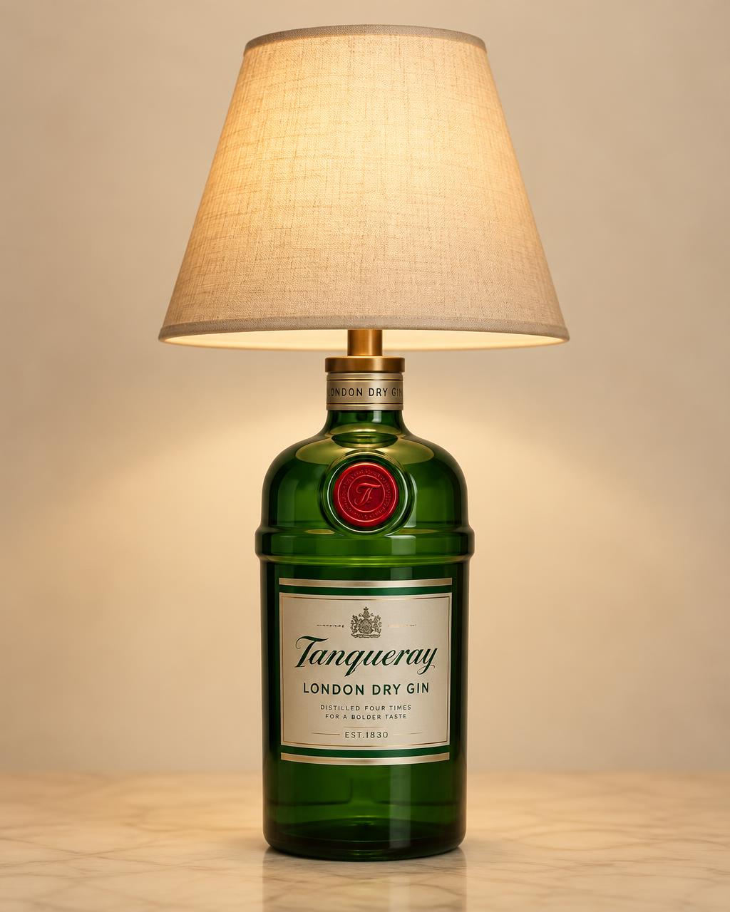 Après Neuf lamp on a green gin bottle